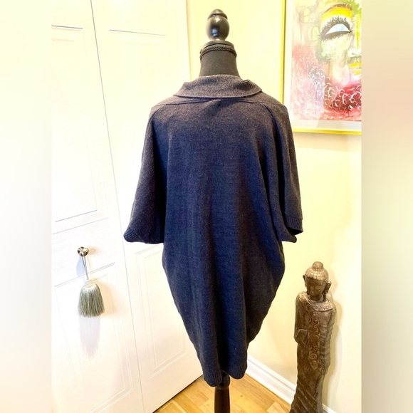 Dex dark grey knit cardi, open front w/ties, short sleeve dolman cut, pockets🩶 - Picture 8 of 10